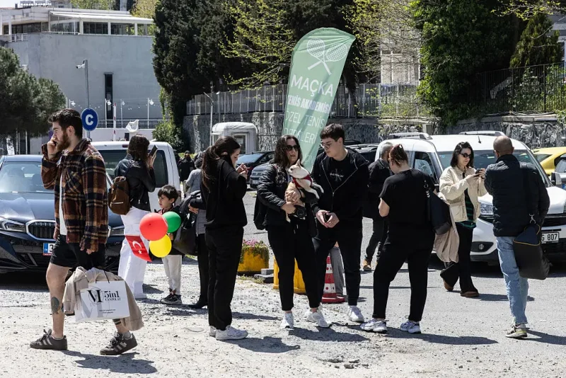 ISTANBUL, TURKEY - APRIL 23: People gather outside after a 6.2 magnitude earthquake hit off the coast of Istanbul on April 24, 2025 in Istanbul, Turkey. Turkey Metropolitan Municipality reported that no major incidents or injuries were recorded after a 6.2 magnitude earthquake struck off the coast of Istanbul. (Photo by Burak Kara/Getty Images)