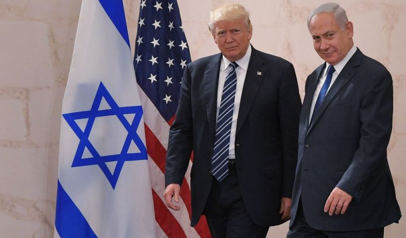 US President Donald Trump (L) arrives at the Israel Museum to speak in Jerusalem on May 23, 2017, accompanied by Israeli Prime Minister Benjamin Netanyahu. / AFP PHOTO / MANDEL NGAN (Photo credit should read MANDEL NGAN/AFP via Getty Images)