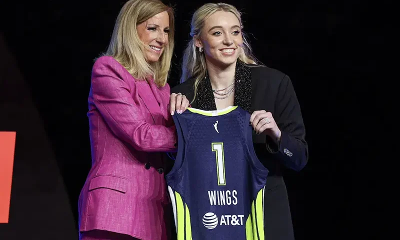Paige Bueckers poses with WNBA commissioner Cathy Engelbert after being selected with the number one overall pick to the Dallas Wings in the 2025 WNBA Draft at The Shed at Hudson Yards. Mandatory Credit: Vincent Carchietta-Imagn Images