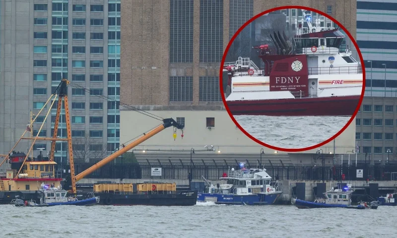 (L) Rescue boats are seen in Hoboken, New Jersey, after a helicopter crashed into the Hudson River on April 10, 2025. A helicopter crashed into the Hudson River in New York, emergency services said, as local media reported multiple deaths in the incident. Several people were pulled from the water and taken to a hospital in New Jersey, the NBC4 broadcaster reported citing law enforcement at the scene, adding that four had died. (Photo by CHARLY TRIBALLEAU / AFP) (Photo by CHARLY TRIBALLEAU/AFP via Getty Images) / (R) A New York Fire Department rescue boat is seen in Hoboken, New Jersey, after a helicopter crashed into the Hudson River on April 10, 2025. A helicopter crashed into the Hudson River in New York, emergency services said, as local media reported multiple deaths in the incident. Several people were pulled from the water and taken to a hospital in New Jersey, the NBC4 broadcaster reported citing law enforcement at the scene, adding that four had died. (Photo by CHARLY TRIBALLEAU / AFP) (Photo by CHARLY TRIBALLEAU/AFP via Getty Images)