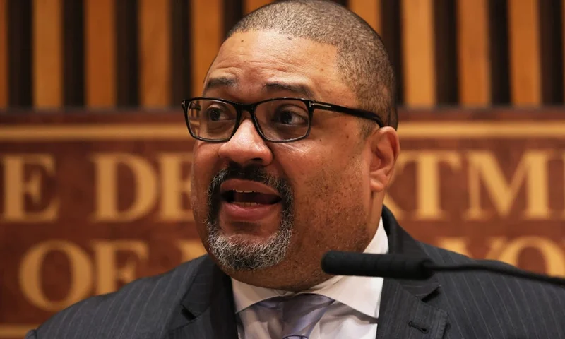 NEW YORK, NEW YORK - APRIL 18: Manhattan DA Alvin Bragg speaks during a press conference at 1 Police Plaza on April 18, 2023 in New York City. DA Bragg was joined by Mayor Eric Adams and NYPD Commissioner Keechant L. Sewell to announce the indictment of five suspects for drugging patrons of bars and nightclubs in order to rob them that led to the death of two victims, Julio Ramirez and John Umberger. All of the defendants are charged with robbery in the first degree and conspiracy in the fourth degree as well as various counts of identity theft and grand larceny. Three suspects are charged with one count of murder in the second degree and two suspects have been charged with a second count of murder in the second degree. (Photo by Michael M. Santiago/Getty Images)