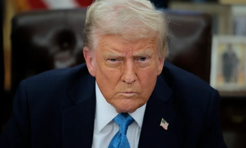 WASHINGTON, DC - JANUARY 31: U.S. President Donald Trump talks to reporters after signing an executive order, "Unleashing prosperity through deregulation," in the Oval Office on January 31, 2025 in Washington, DC. Trump spoke to reporters about tariffs against China, Canada and Mexico and how the newly confirmed Interior Secretary Doug Burghum will coordinate with the Energy Department and the Environmental Protection Agency. (Photo by Chip Somodevilla/Getty Images)