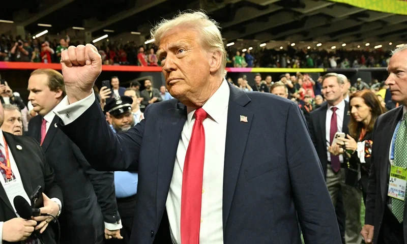 US President Donald Trump visits the field before the start of Super Bowl LIX between the Kansas City Chiefs and the Philadelphia Eagles at Caesars Superdome in New Orleans, Louisiana, February 9, 2025. (Photo by ROBERTO SCHMIDT / AFP) (Photo by ROBERTO SCHMIDT/AFP via Getty Images)