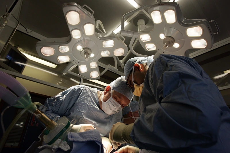 Consultant Surgeon Andrew Ready and his team conducts] a live donor kidney transplant at The Queen Elizabeth Hospital Birmingham on June 9, 2006, in Birmingham, England. Kidney failure patient Carol Playfair was given the chance of life when her sister Tracey Playfair offered one of her own perfect kidneys to help save the life of Carol. The operation at The QE Hospital, part of The University Hospital's Trust was one of 1500 live donor transplants carried out in the United Kingdon every year. Despite the introduction of Donor Cards, there are still too few kidneys available to help all those who require a transplant, thereby producing a waiting list and the only chance of survival is by live donor. (Photo by Christopher Furlong/Getty Images)