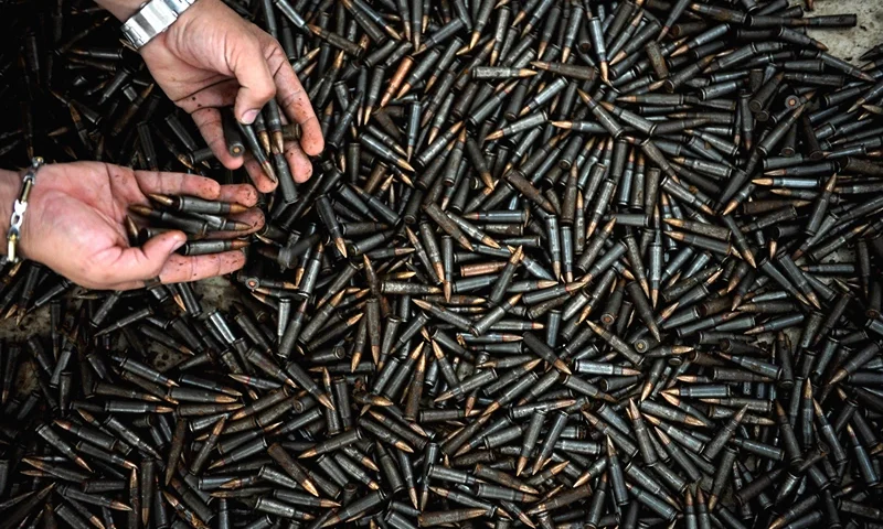 A Colombian police officer shows seized AK-47 ammo in Medellin, Antioquia department, Colombia on September 4, 2008 . The Colombian police seized six rifles, 3,092 7.62 mm cartridges and one grenade launcher to the "Heroes de Castano", a.k.a."Don Mario" rigth-wing paramilitary group in Amalfi, northeast of Medellin. AFP PHOTO/Raul ARBOLEDA (Photo credit should read RAUL ARBOLEDA/AFP via Getty Images)