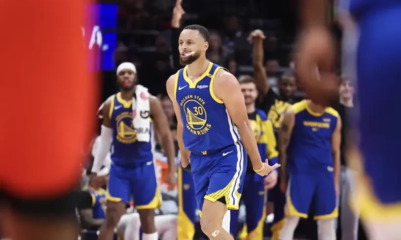 Golden State Warriors guard Stephen Curry (30) reacts after making a basket during the second quarter against the Houston Rockets at Toyota Center. Mandatory Credit: Troy Taormina-Imagn Images