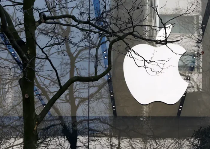 An Apple logo is seen at the entrance of an Apple Store in downtown Brussels, Belgium March 10, 2016. REUTERS/Yves Herman
