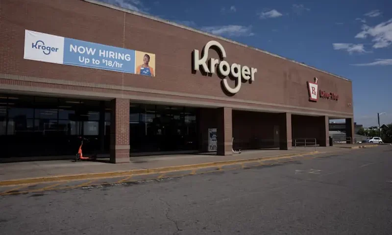 The outside of a near by Kroger grocery store is seen in Nashville, Tennessee, U.S. August 17, 2024. REUTERS/Kevin Wurm/File Photo