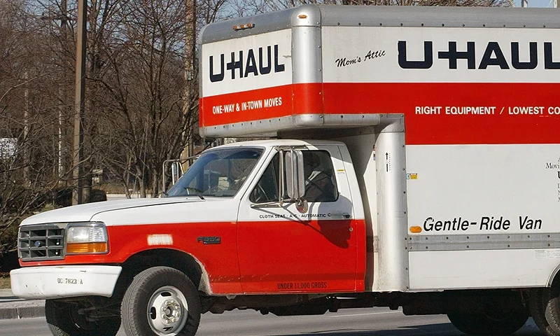 MORTON GROVE, IL - JANUARY 23: A U-Haul truck departs from a U-Haul store January 23, 2003 in Morton Grove, Illinois. Reno, Nevada-based U-Haul Co. is discussing debt restructuring. (Photo by Tim Boyle/Getty Images)