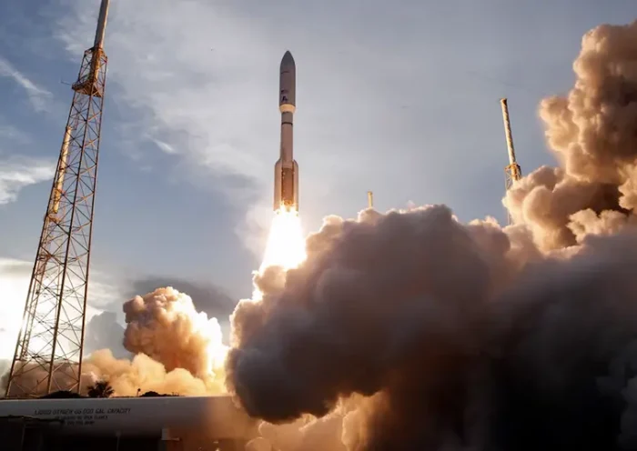 A United Launch Alliance Atlas V rocket lifts off carrying Amazon's Project Kuiper internet network satellites from the Cape Canaveral Space Force Station in Cape Canaveral, Florida, U.S., April 28, 2025. REUTERS/Joe Skipper