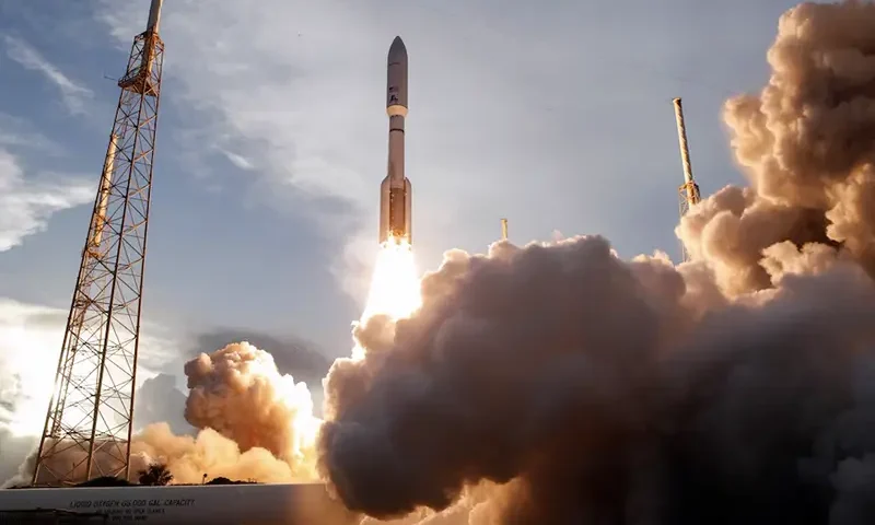A United Launch Alliance Atlas V rocket lifts off carrying Amazon's Project Kuiper internet network satellites from the Cape Canaveral Space Force Station in Cape Canaveral, Florida, U.S., April 28, 2025. REUTERS/Joe Skipper